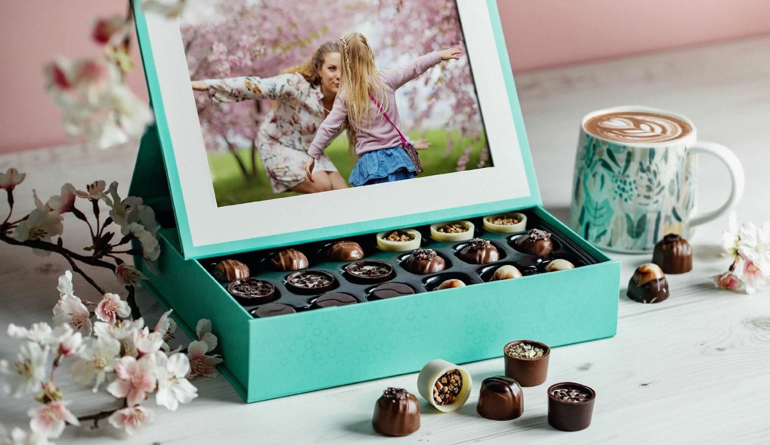 Personalised chocolates with image of mother and child for mother&apos;s day